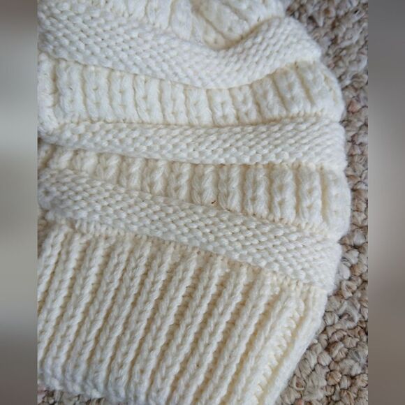 C.C exclusive Knit Cream color Beanie - A - Picture 8 of 11